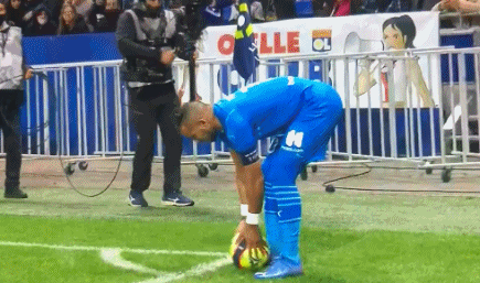 门将精彩扑救确保胜利