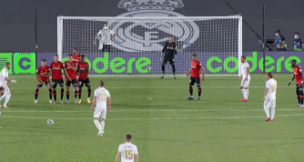 足球欧冠官方公布本赛季最佳阵容候选